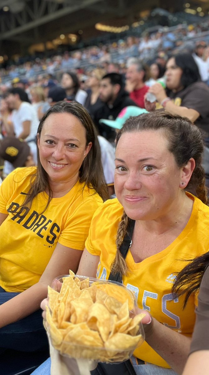 stacigray's tweet photo. #BringTheGold https://t.co/gX6gvDOLfX