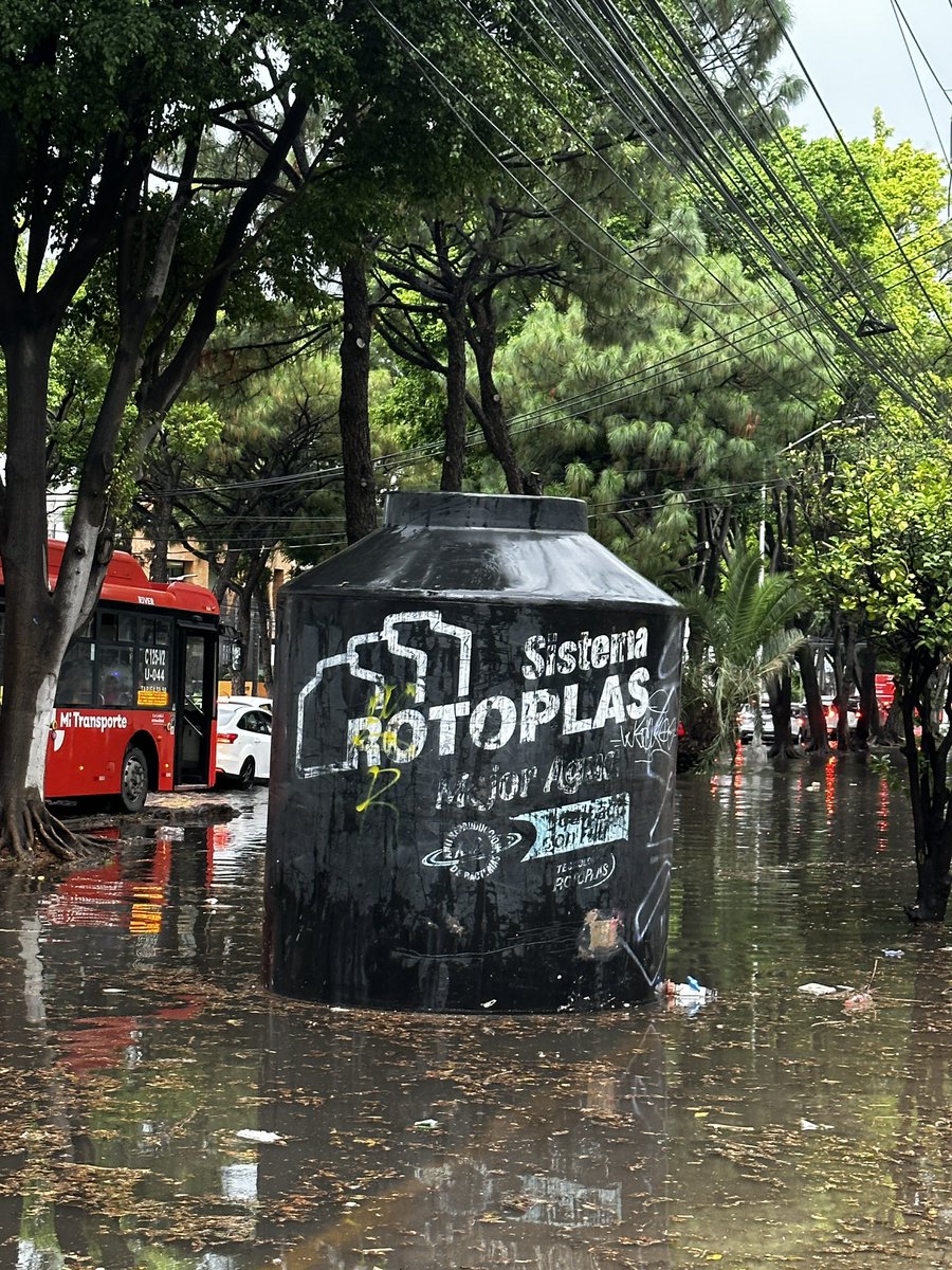 jpkarg's tweet photo. Si alguien perdió su tinaco en Gdl. Ya va por la Expo. https://t.co/cwaA8NRGU0