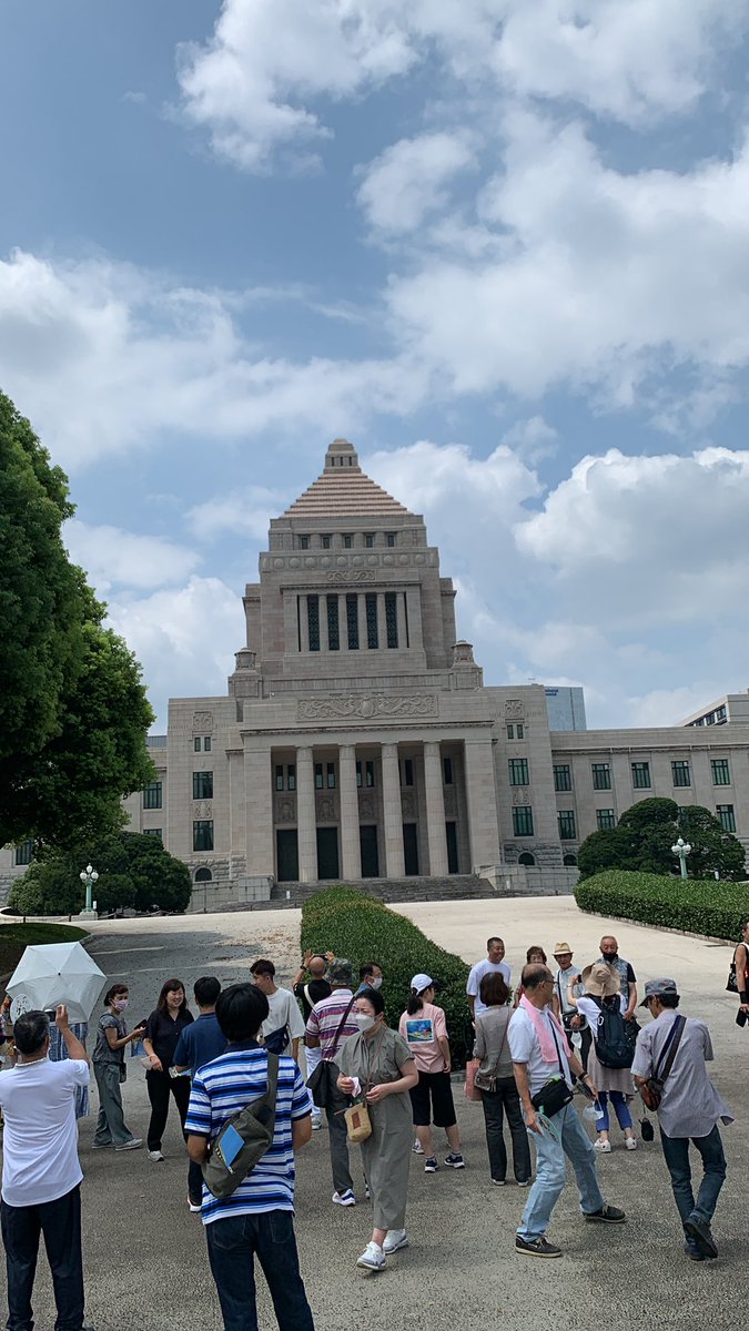 potemkin2578's tweet photo. なぜか国会議事堂w https://t.co/5p1jhrVjje