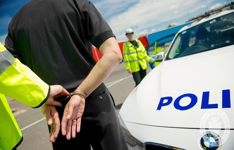 BilstonWMP's tweet photo. Great teamwork from Bilston NHT and Response joined by the drone and dog unit. A wanted male gave us the run around but we soon got him in custody PC21250 #teamworkmakesthedreamwork #oneinthecells @WolvesPolice @WMPolice @ResponseWMP https://t.co/vucgQhoGZR
