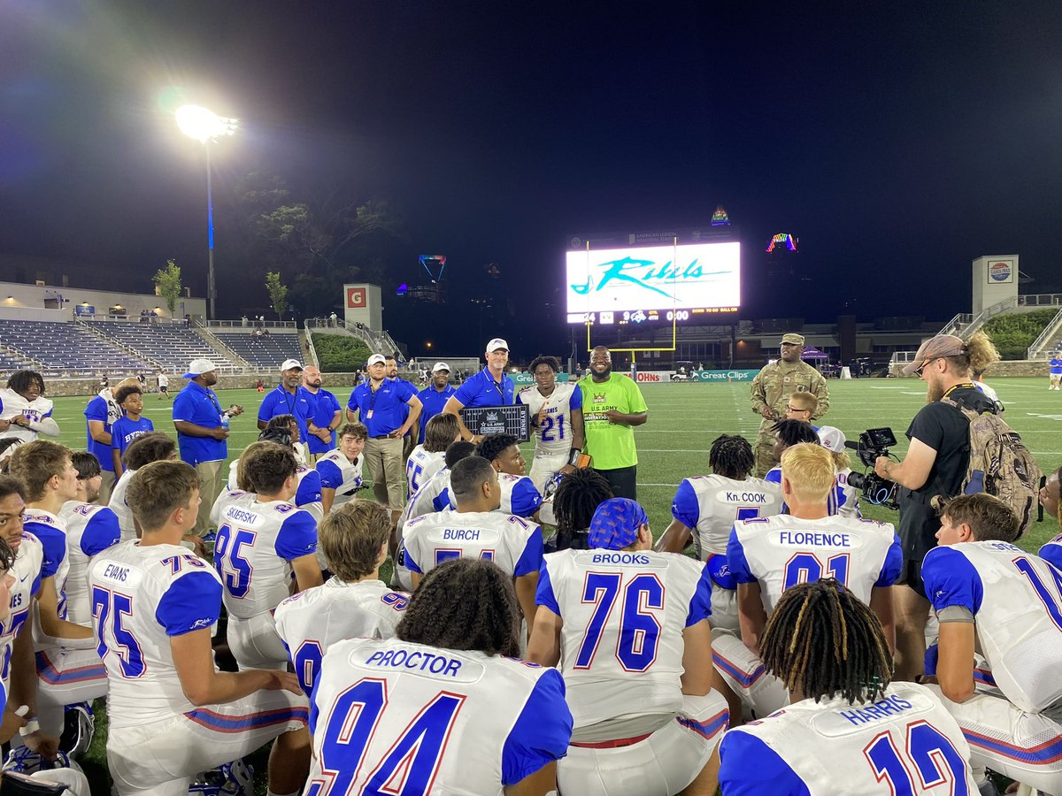 ReggieShaw77's tweet photo. Came to the Queen City, got the W & left the locker room cleaner than we found it
#TGBTG #FTM. @ByrnesFootball https://t.co/bMIGq51Oxi
