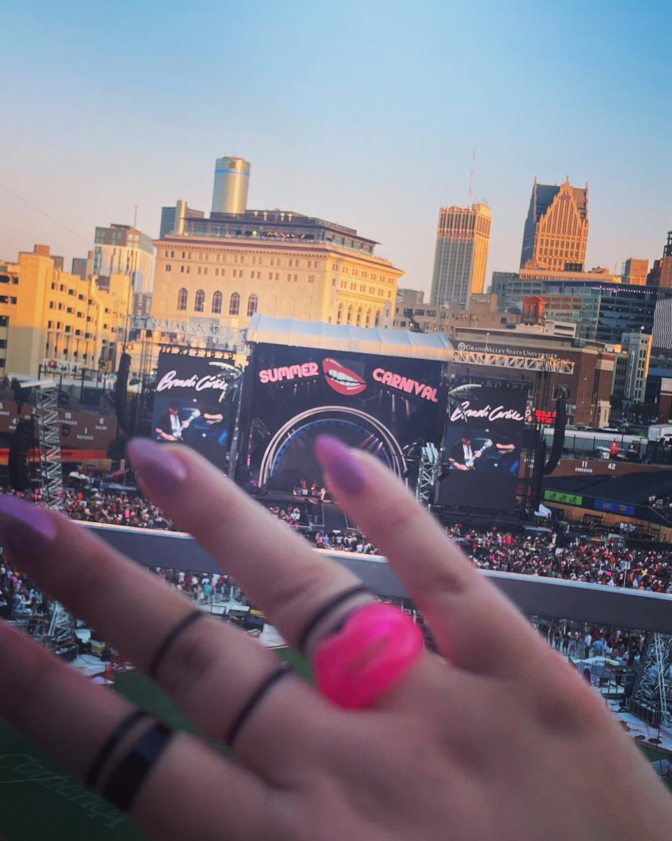 edythane's tweet photo. You just love changing my life, huh? 

P.S. I saw Willow do flips across the stage in 2019, sing live in 2023… what’s next, @Pink? https://t.co/JyNmBfVlNo