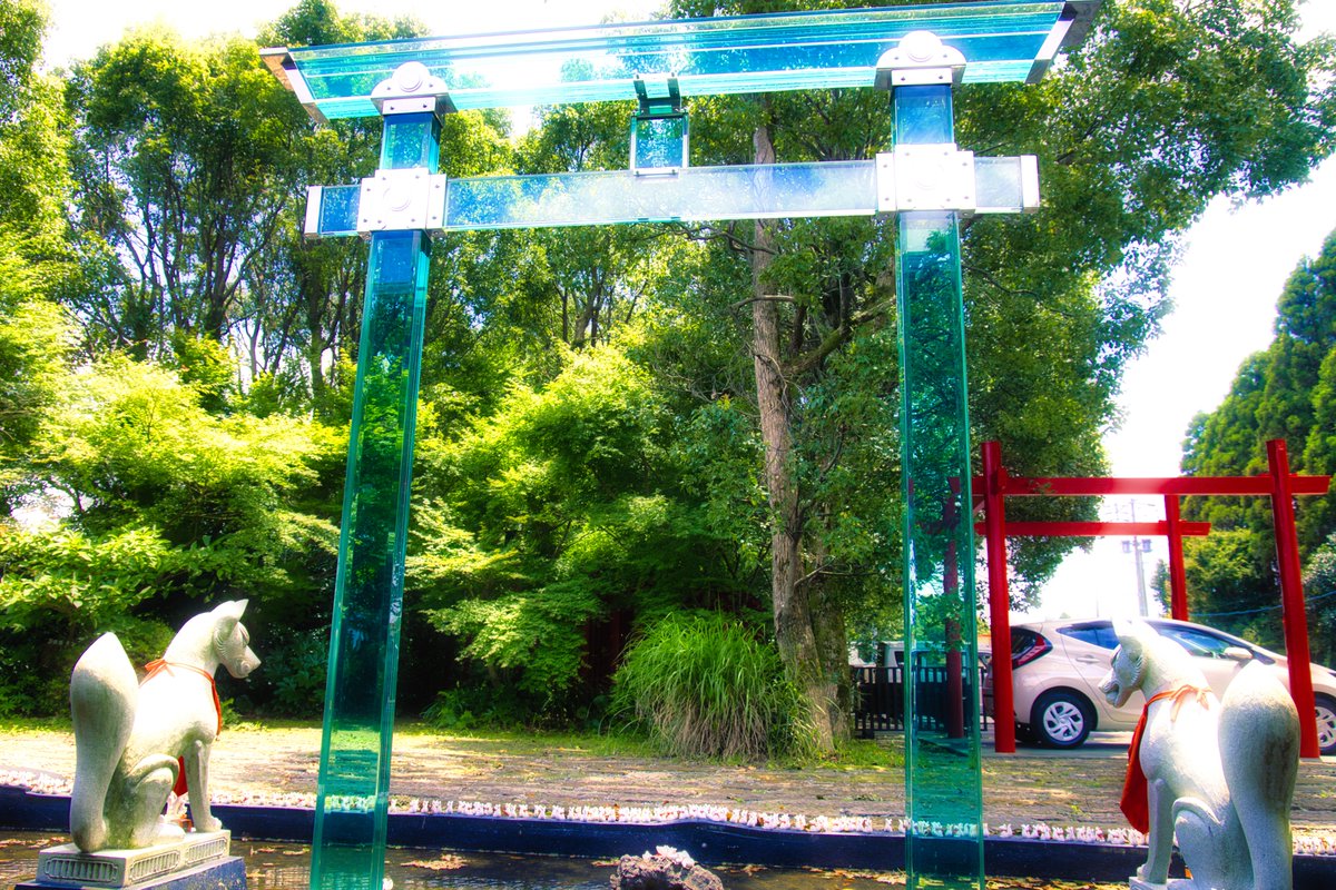 FieldScientist's tweet image. Jintoku Inari Shrine, located on the Oosumi Peninsula in Kagoshima Prefecture, has a very unusual transparent torii gate. It has been talked about as being photogenic.　
#eosr5 #Rf24105 #Canon #transparent #jintokuinarishrine #shrine #Japan #kagoshima #photography