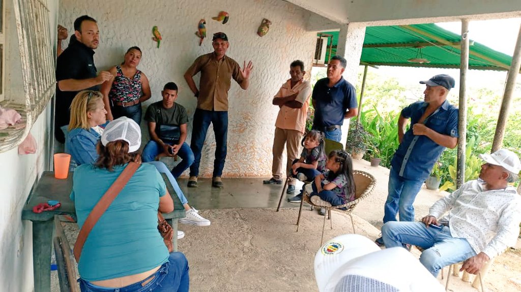 #19DeAgosto reunion con los lideres ADecos de las comunidades #HatoViejo y #Guayabal  #DemosElPrimerPaso  para el éxito y triunfo de @prospericarlos  #ProsperiPresidente #MovilizacionTotalAD  Con AD se vive mejor ✌️🇻🇪