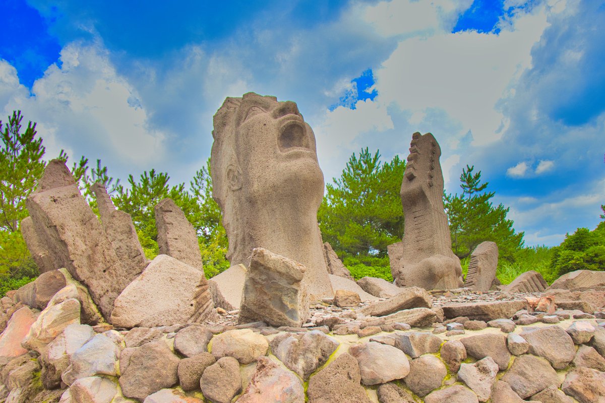 FieldScientist's tweet image. Sakurajima has a monument called "Portrait of the Scream" made of lava to commemorate Tsuyoshi Nagabuchi's legendary all-night concert held at this location.
#eosr5 #Rf24105 #Canon #sakurajima #Japan #kagoshima #photography #tsuyoshinagabuchi