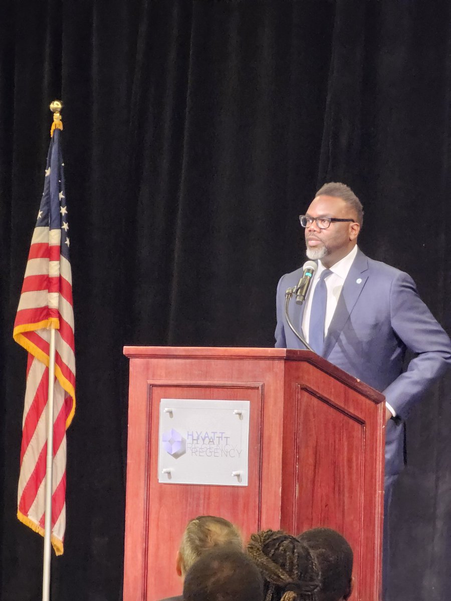 KansasDMO's tweet photo. A big thanks from the Kansas DMO to all the local electeds in attendance at DemoFest today, and a special thank you to the honorable Mayor Brandon Johnson from Chicago for closing out a great blue day in Kansas! https://t.co/NFdYKXlF4X
