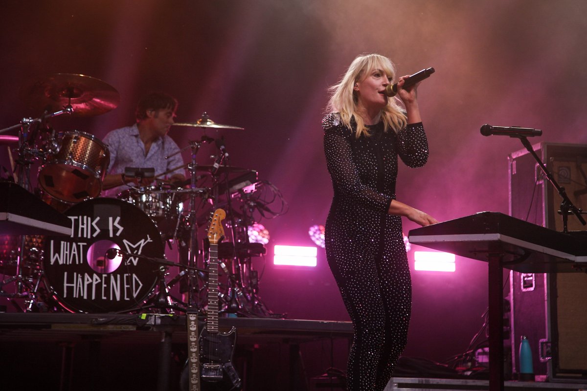 Metric are usually all about the Stadium Love but tonight it's Festival Love as they close out night 2 of <a href="/riverfestelora/">Riverfest Elora</a> 

📷: <a href="/MikeSFowler1/">Mike S Fowler</a> 

#RFE2023