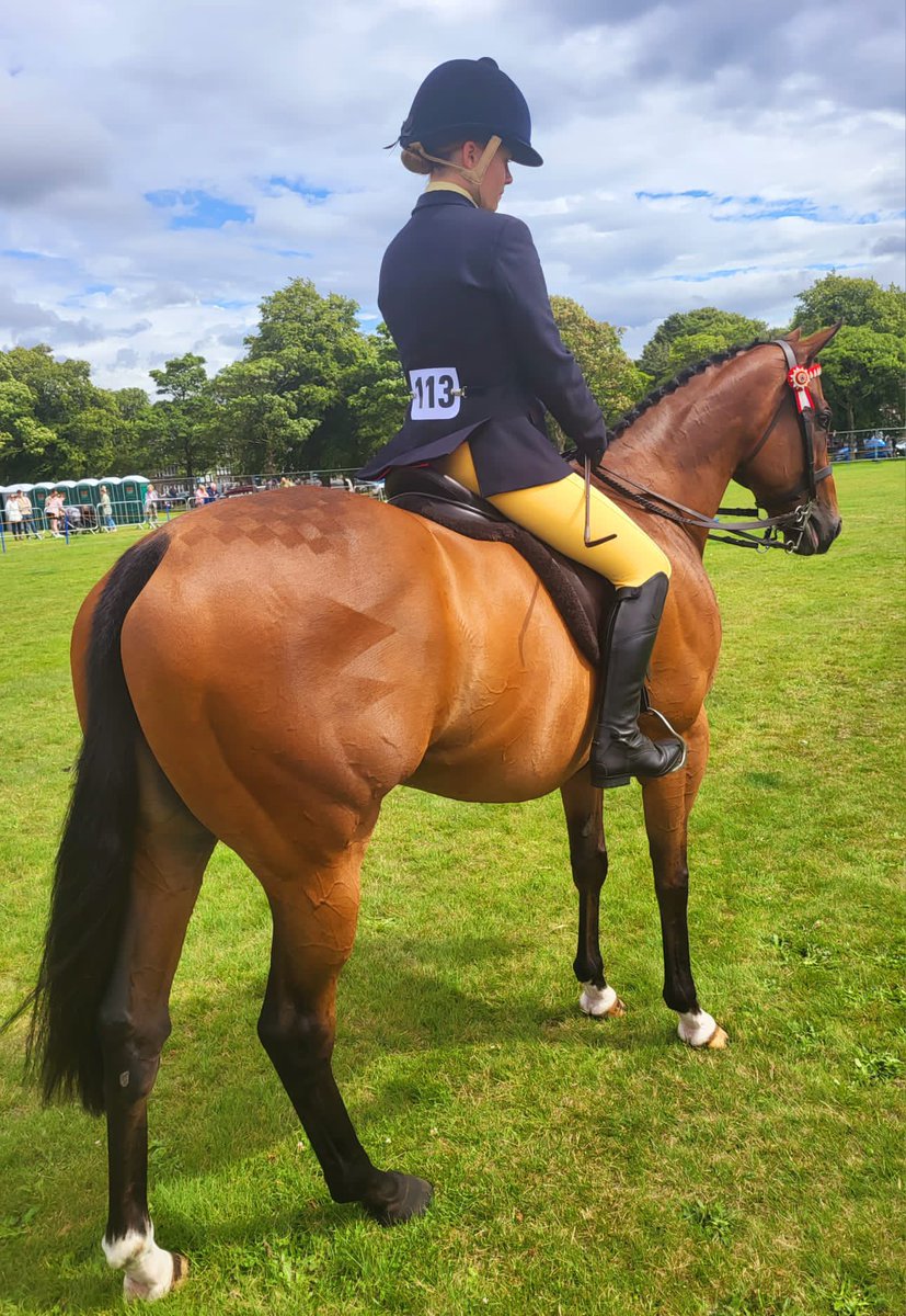 clivetitcomb's tweet photo. Kimberella on song again for 1st with Alicia and Denise!  🏆 #horselove https://t.co/6OKFSDyC5I
