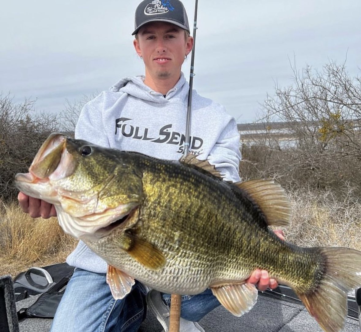 TeamBassManager's tweet photo. 16 POUND MONSTER 😱😳 

For more bass fishing visit https://t.co/R8qU1oZ42p https://t.co/V2G9jVtO1Y
