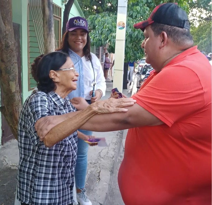 somosdeabel's tweet photo. Confianza y respeto eso inspira el compañero @RafaelHidalgoF autentico PLEDEISTA @PLDenlinea 

#ManoAManoEnLaColonia https://t.co/soiBQtX5r5