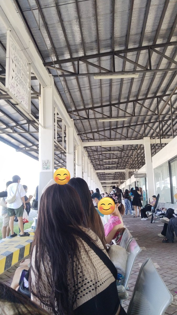 Yzz_Choi's tweet photo. Hi guys sa mga gusto ng freebies nandito po sa Parking B na may waiting shed lahat ng namimigay ng freebies ๐ฑ Assist din kayo ng @onedreamphil volunteers ๐ #PCDisReal
@TXT_members #TXTinBulacan
#TOMORROW_X_TOGETHER https://t.co/2Z74eaH22v