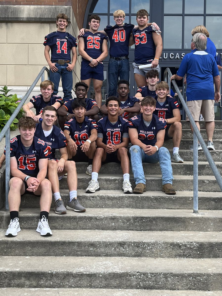 Great time at our annual Senior trip to the colts game. Got several handshakes from the bears players while on the field!
Now ready for the season!

GO BULLDOGS!!!
#FamilyStrong