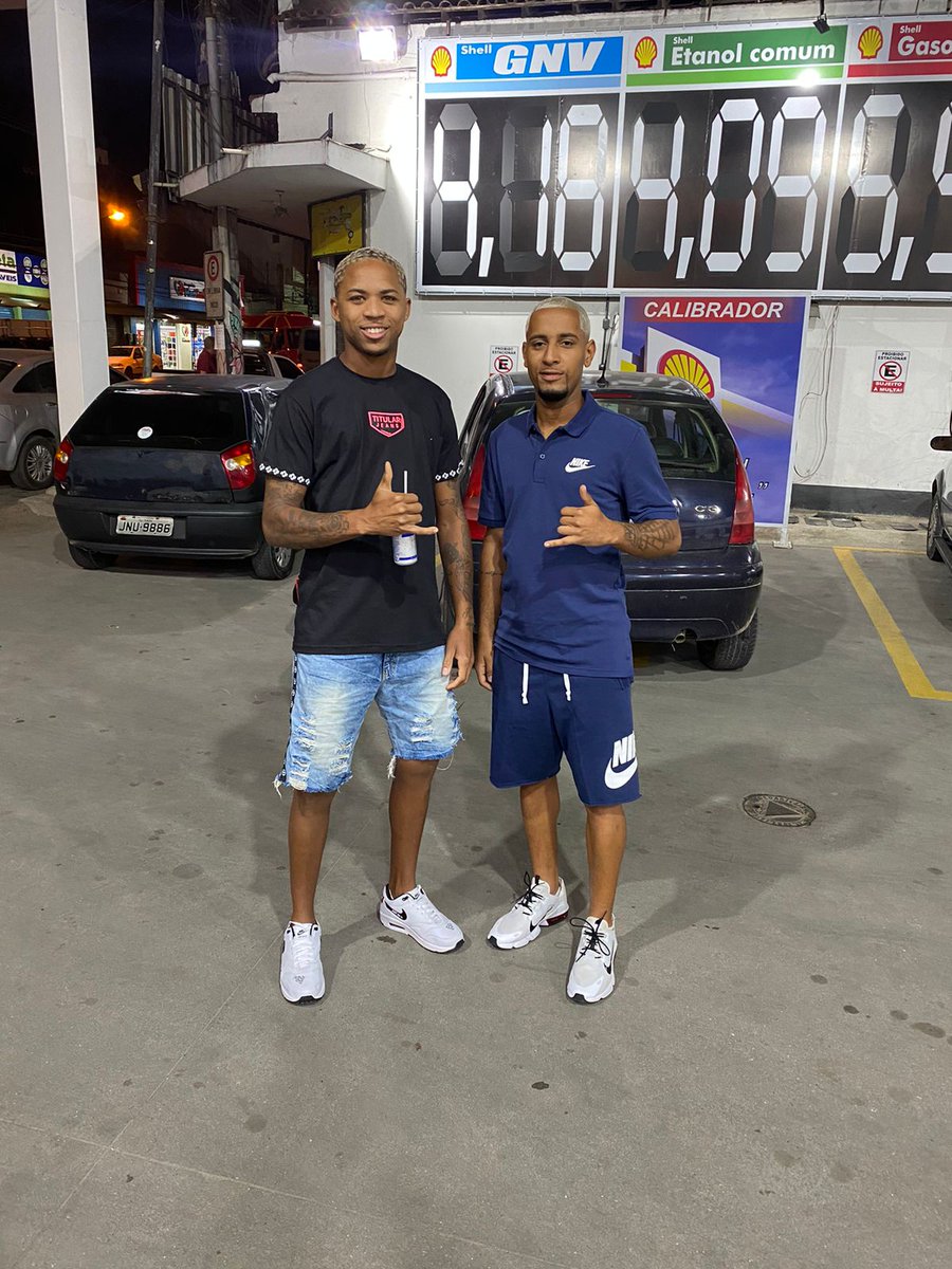 Feliz seu dia irmão, chuva de bençãos na sua vida sempre, muito paz, saúde e alegrias. Te Amo ♥️♥️🥰🥰🥳🥳👏👏
@MenorSoares14