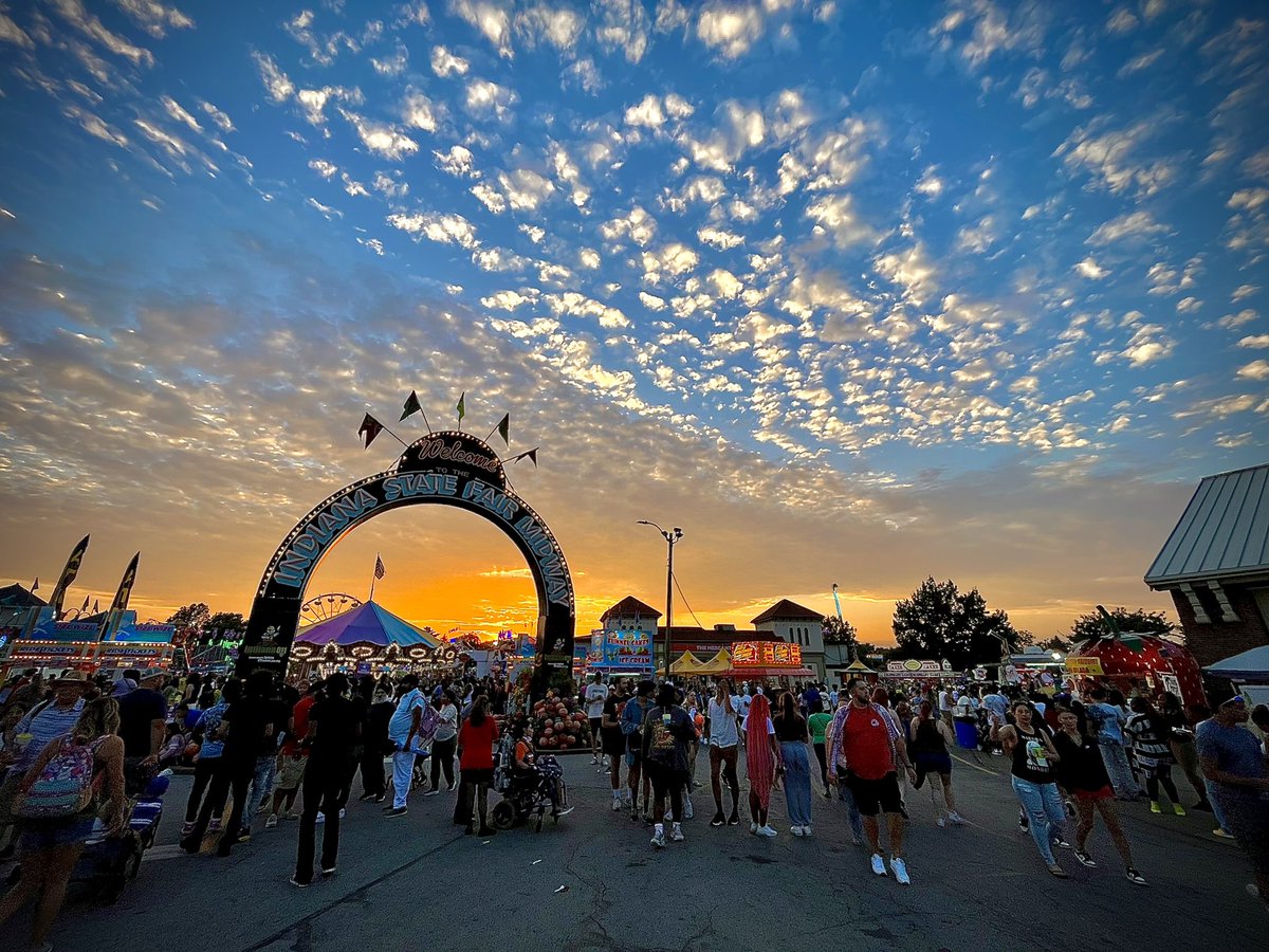 Another awesome sunset as the @IndyStateFair wraps up for the summer. See ya next year for more memories! @WTHRcom #INwx