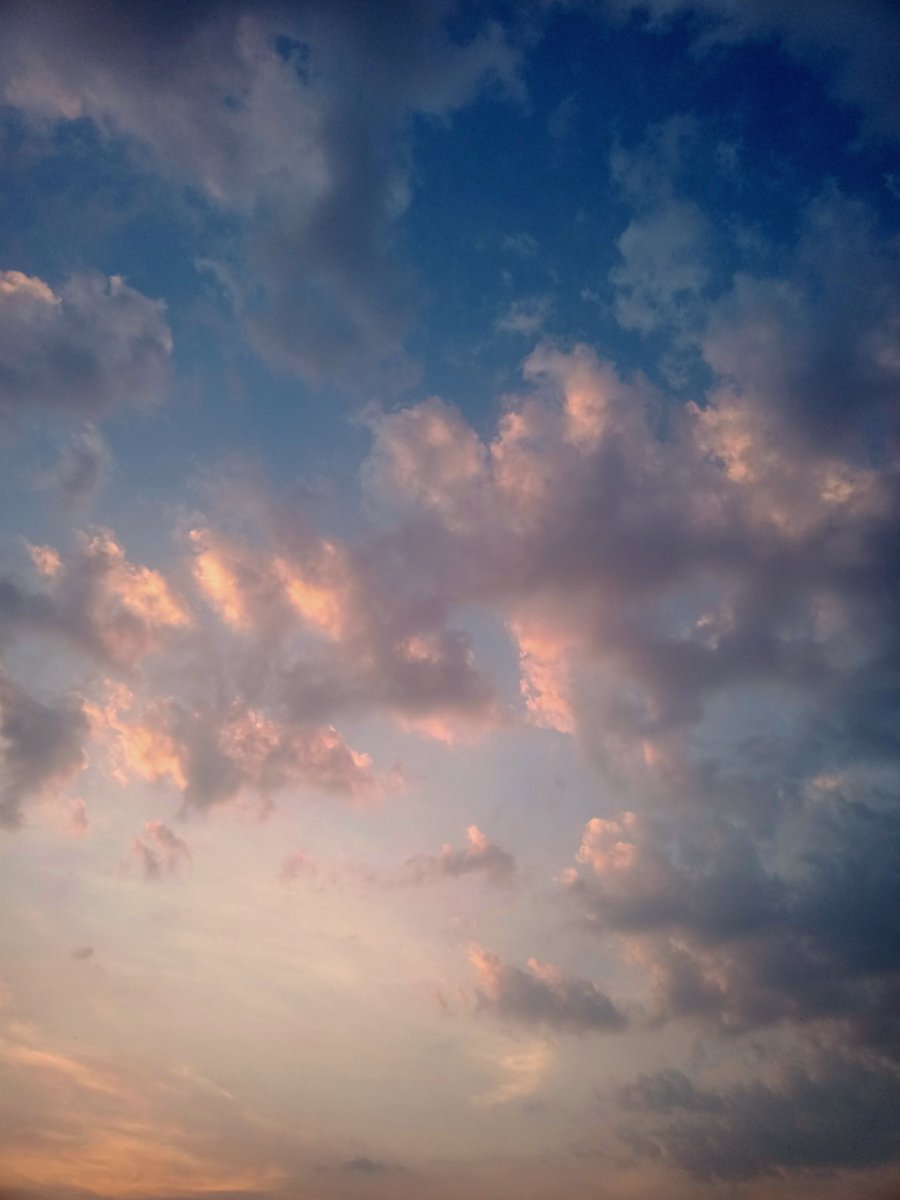fine_syn's tweet photo. Sky always gives us the reason to live - Namjoon 🥹💜💜
#SkyForNamjoon https://t.co/bvsKuaefn2