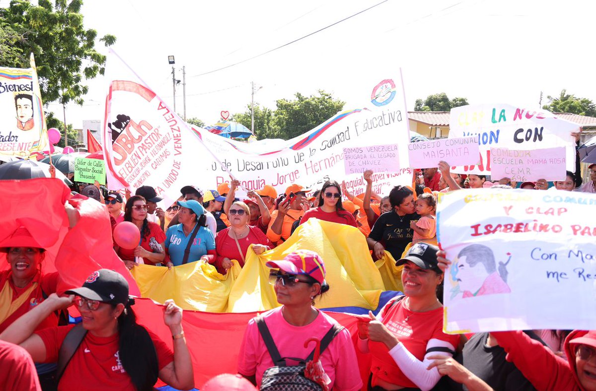 ¡Qué Molleja e' gentío en Cabimas! Este pueblo noble y luchador salió a marchar para decirle sí a la Patria libre, soberana e independiente, y no a las sanciones criminales. ¡Un abrazo para ustedes mujeres y hombres queridos!