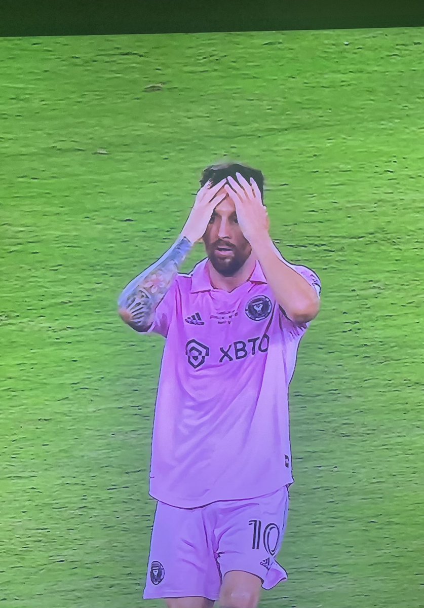 Cookin_ze_We's tweet photo. Messi having some serious Higuain flashbacks 😂 😂 
#InterMiamiCF #LeaguesCupFinal #NSHvMIA #Messi𓃵 https://t.co/nhqV0gw2zq