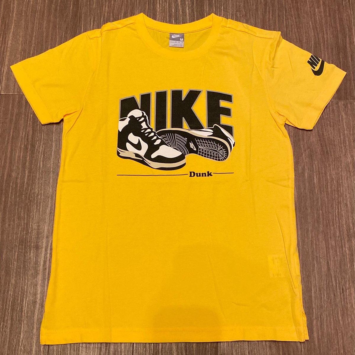 9h9h_nahanaha's tweet photo. 本日は実店舗オープンです☀️
フリーでのご入店が可能です🙇🏻‍♂️
・
[2008年製] NIKE DUNK TEE
黄色と黒、ナイキの「DUNK」を代表するカラー🟡⚫️
ミシガンカラーとパンダカラーがそれぞれプリントされた15年モノ👕
今日も19時まで営業予定です🙋🏻‍♂️
#nike #dunk #dunkhi #dunkhigh #michigan #panda
#9H9H https://t.co/25HeSNrLmc