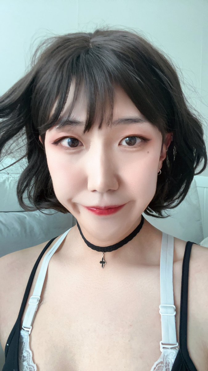 블러없는 얼빡샷은 역시 뷰끄롭당🤯🤯

#cd #여장 #시디 #교복