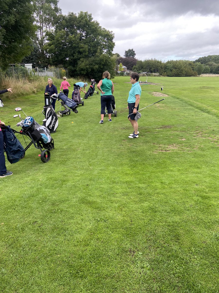 Another busy pathway session as we start the Summer/Autumn program. Working with group 1 today on consistency and rotation ⛳️⛳️