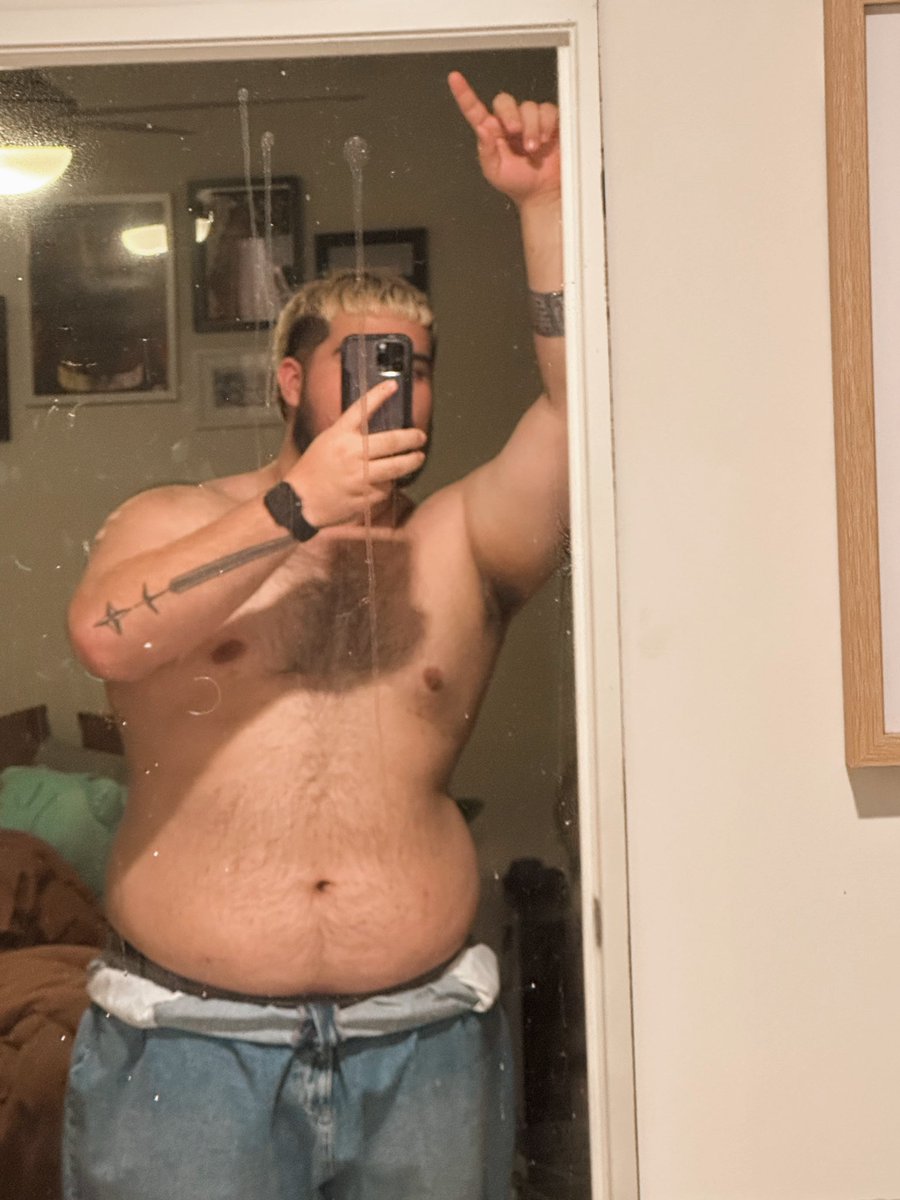 UncleKiribati's tweet photo. boyfriend belly https://t.co/6QRV4BrCKG