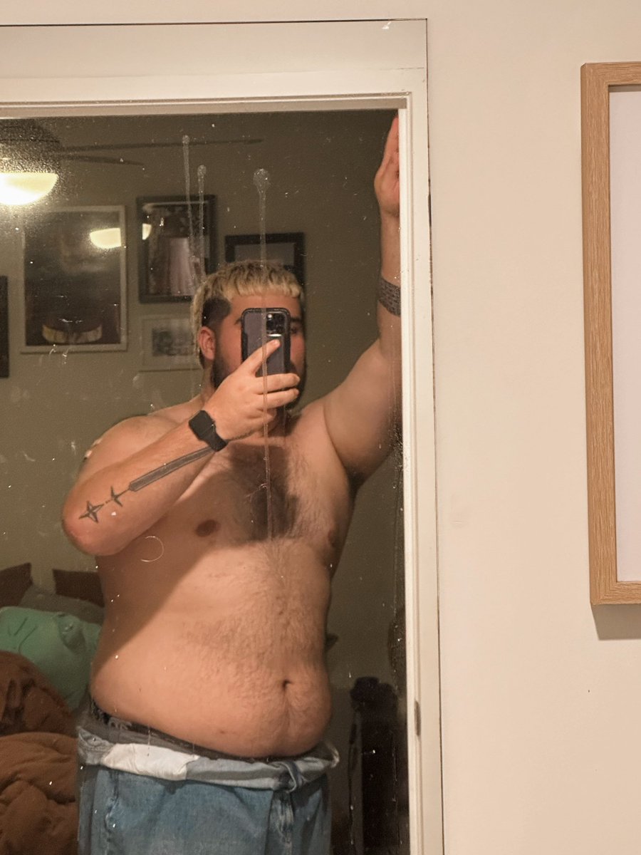 UncleKiribati's tweet photo. boyfriend belly https://t.co/6QRV4BrCKG