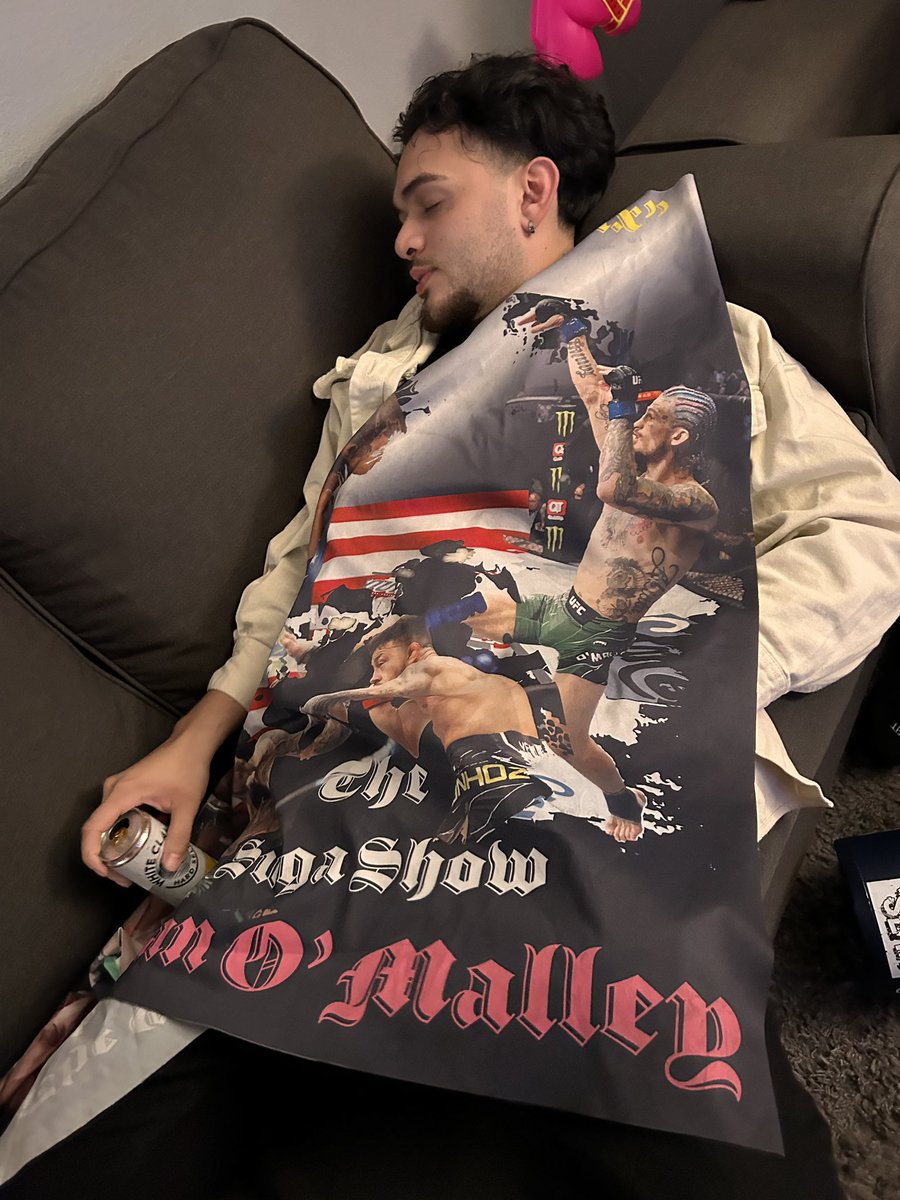 gimmie2cents's tweet photo. How Sean O’ Malley fans are sleeping tonight #sugashow #ufc292 https://t.co/jp7IARkKGr