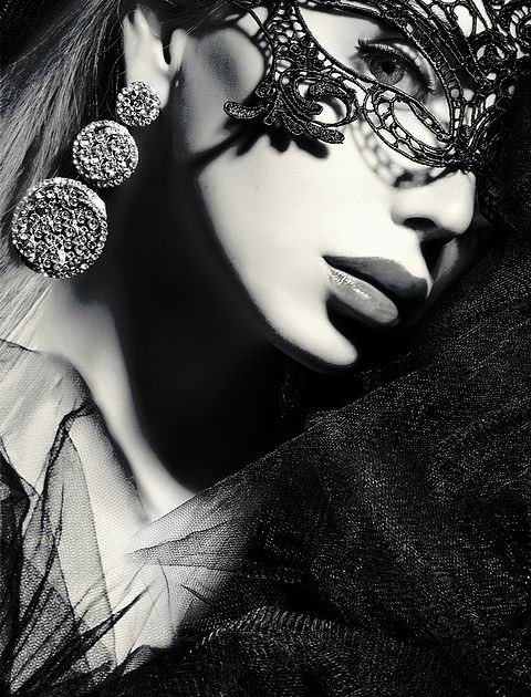 optionurol's tweet image. Unimaginable secrets held within,
The #rustle of leaves,
The singing heart.

Tender mercies,
The memories of playful smiles.
Meandering dawn of passion and fire.

I wish for this night never to end.

#fastprompt 102:2 #madverse #inkMine #firewords280 #vsssensusal #vssdark