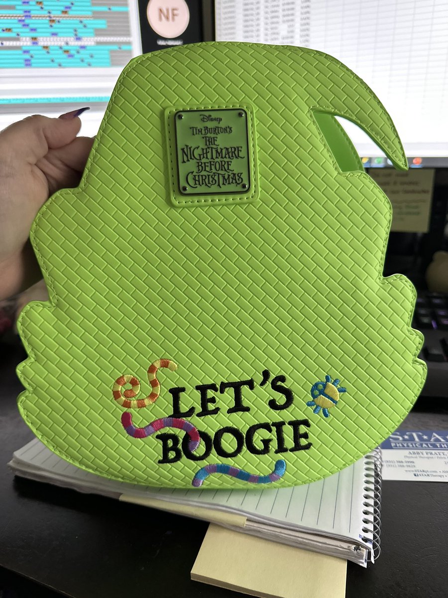 TinkerHell1020's tweet image. My Oogie Boogie Loungefly really does glow in the dark! How cool!!

#DrinkWithTink #ThisIsHalloween #NightmareBeforeChristmas #OogieBoogie #Loungefly @Loungefly #NBC #ReadyForFall #ReadyForHalloween #GlowInTheDark #Purse #Crossbody