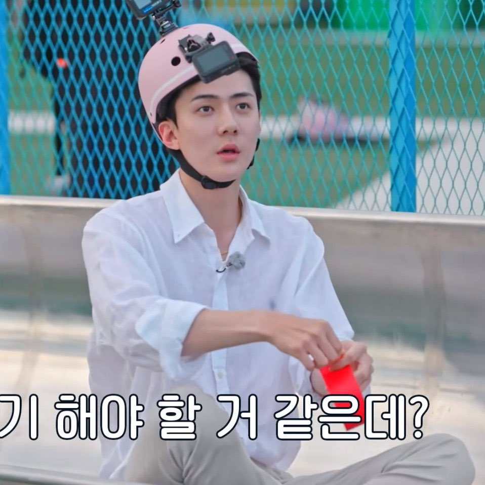 seulhunthings's tweet photo. pinky helmet 🩷🏎
#세훈 #슬기 #SEHUN #SEULGI https://t.co/OnUpU9rIPp