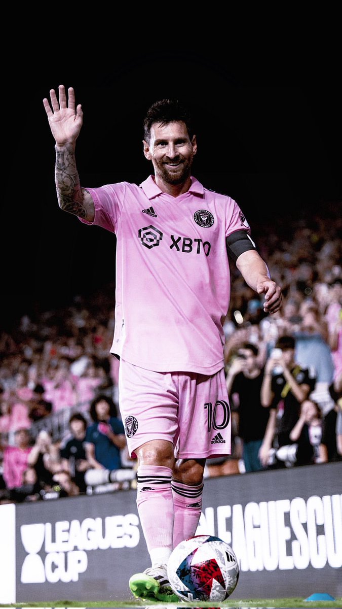 Llegó a un equipo que estaba último en su liga. Metió goles en todos los partidos, fue figura absoluta y lo saca campeón al Inter Miami por primera vez en su historia.

SALUDEN AL REY DE ESTE DEPORTE, EL MEJOR JUGADOR DE LA HISTORIA LO HIZO OTRA VEZ 

THE GOAT, LIONEL MESSI 🐐