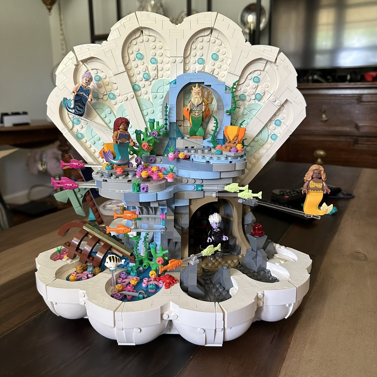 TinkerHell1020's tweet image. I finished my Little Mermaid @LEGO_Group set last weekend. It’s so cute!

Insta saw it first! —&amp;gt; Linktr.ee/TinkerHell1020 

#DrinkWithTink #TheLittleMermaid #Lego