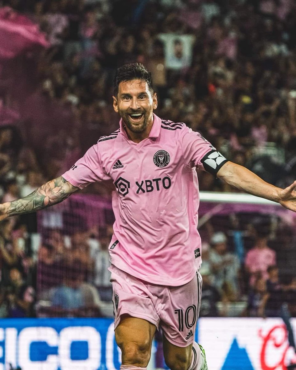TyCSports's tweet photo. ¡CON USTEDES LIONEL ANDRÉS MESSI, EL FUTBOLISTA MÁS GANADOR DE TODOS LOS TIEMPOS CON 44 TÍTULOS! https://t.co/aPvJ7AfnvU