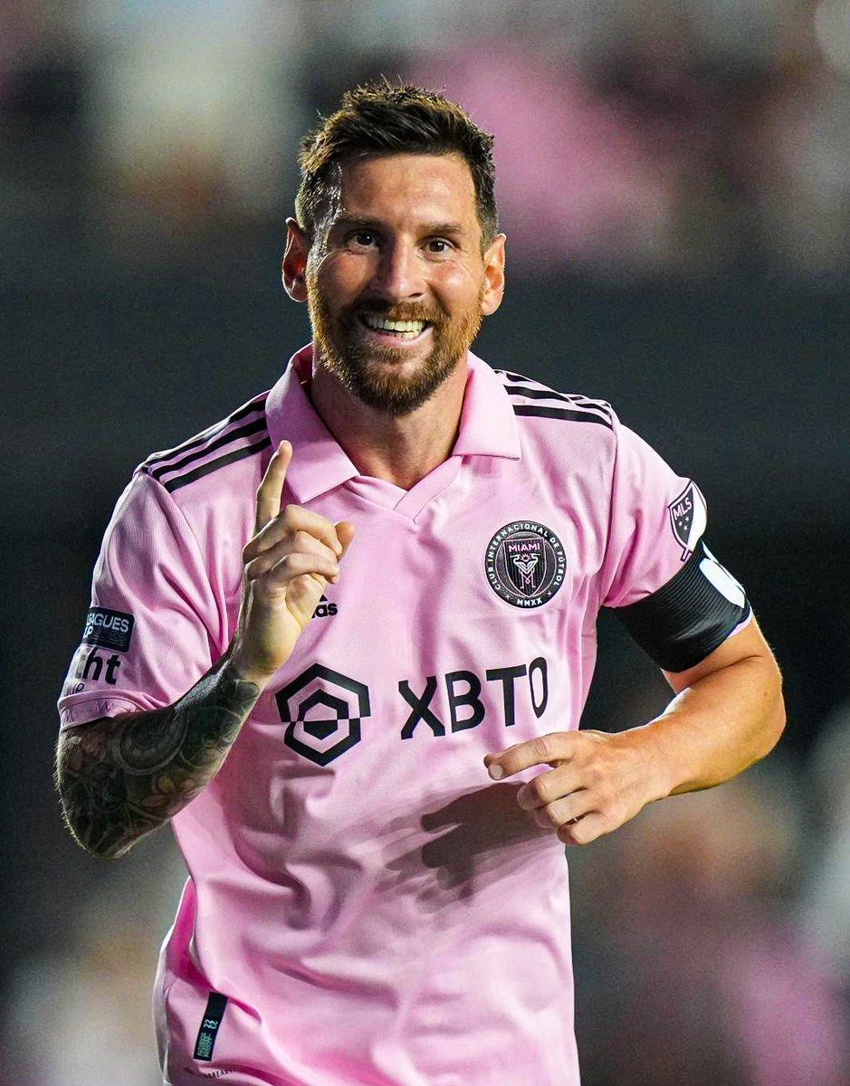 🤯 🏆 JUGADORES CON MÁS TÍTULOS EN LA HISTORIA DEL FÚTBOL:

🥇 44 | MESSI - VIGENTE. 
🥈 43 | Dani Alves - Preso. 🚫
🥉 39 | Iniesta - Retirado.
🏅 37 | Maxwell - Retirado.
🏅 37 | Piqué - Retirado.