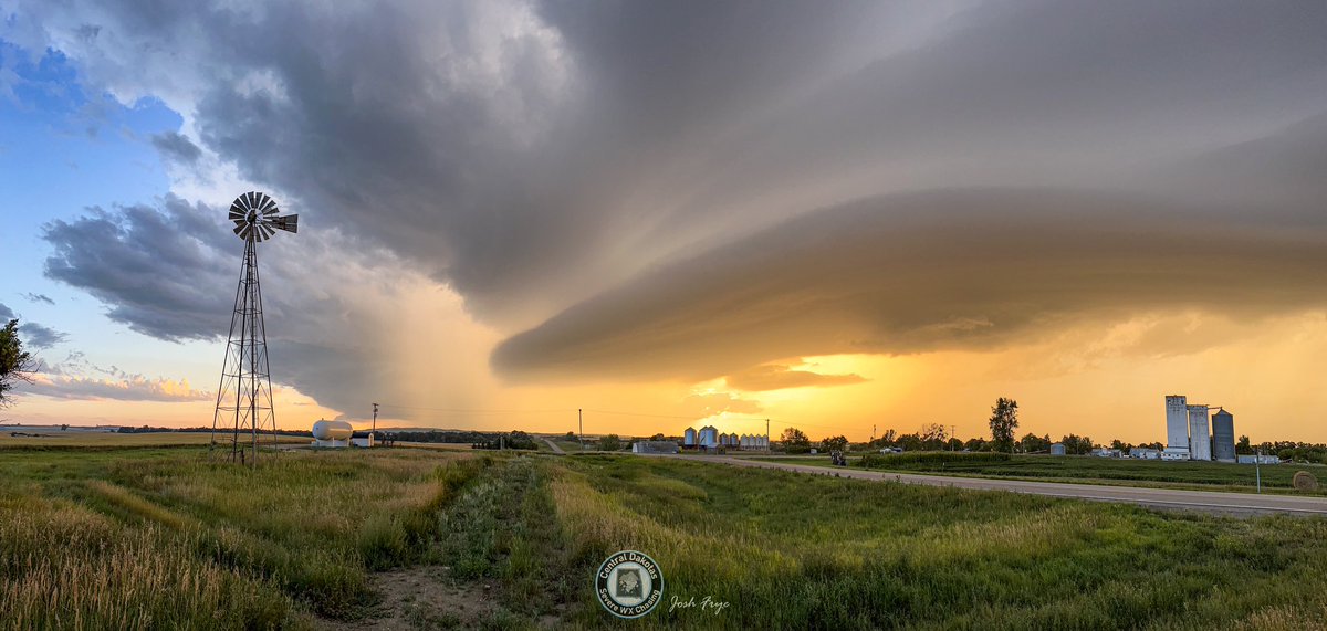 CentralDakSWXC's tweet photo. Beautiful scene at Butte, North Dakota a few weeks back with a storm and sunset approaching. 8/10/2023. - Josh #ndwx #capturend #nd #StormHour https://t.co/YaKOLOJSFQ