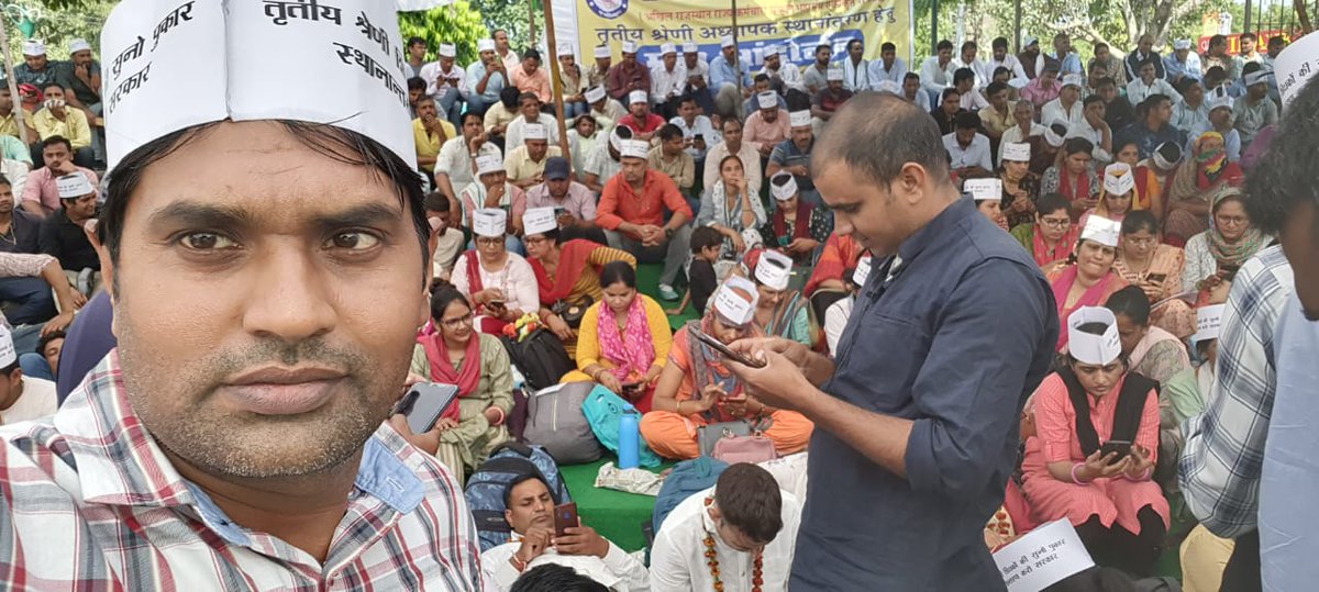 #-3rd ग्रेड शिक्षकों के तबादली करो तबादला नहीं तो वोट नहीं हम कई वर्षों से सीमावर्ती जिलों में नौकरी कर रहे हैं इसलिए हमारे ट्रांसफर करो अन्यथा हम कांग्रेस सरकार का ट्रांसफर कर देंगे 
<a href="/ashokgehlot51/">Ashok Gehlot</a> 
@DRathore_INC 
<a href="/GovindDotasra/">Govind Singh Dotasra</a> 
<a href="/RahulGandhi/">Rahul Gandhi</a>