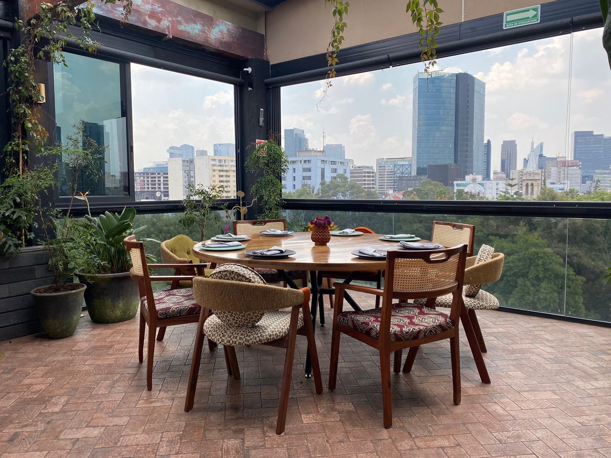 FoodandTravelMX's tweet photo. ¿Ya conocen el nuevo restaurante #Altanera alojado en un rooftop de la Roma? Aquí se encuentran sabores mexicanos fusionados con una vista especial de la #CDMX. https://t.co/X3pWqsoO4B