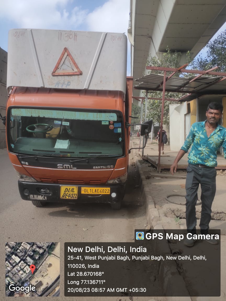 dtptraffic's tweet photo. Traffic Alert
Traffic is affected on Ring Road in the carriageway from Rajouri Garden towards Punjabi Bagh due to breakdown of an LGV near flyover construction site. Kindly avoid the stretch. https://t.co/oUOhJM9ery