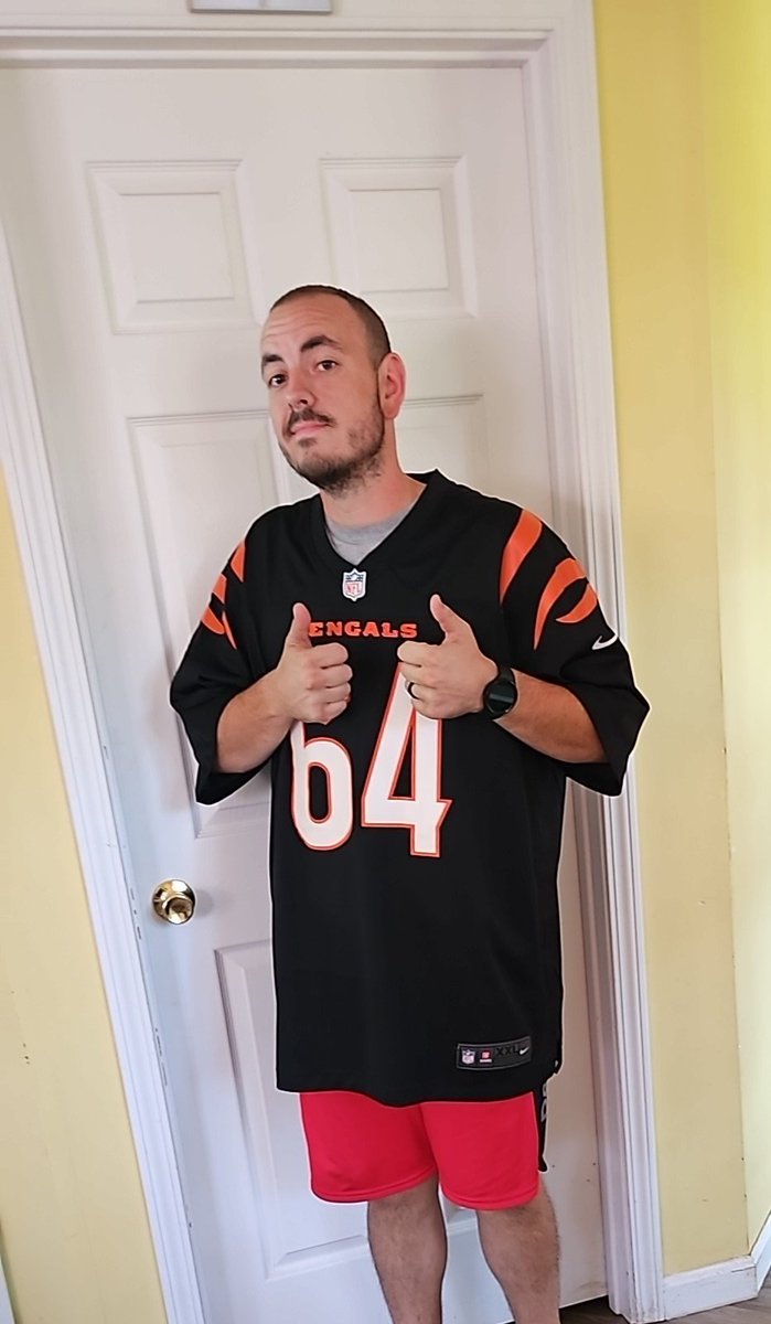 mattdotmarshall's tweet image. Never forget where you came from, because it&apos;s made you who you are today. As of this morning, I&apos;ve hit the 150 mark of mine and my wife&apos;s weight loss journey. 12/20/23 I went in for Gastric Sleeve surgery at 357lbs, I now weigh 197lbs. These pics were 1 year apart.