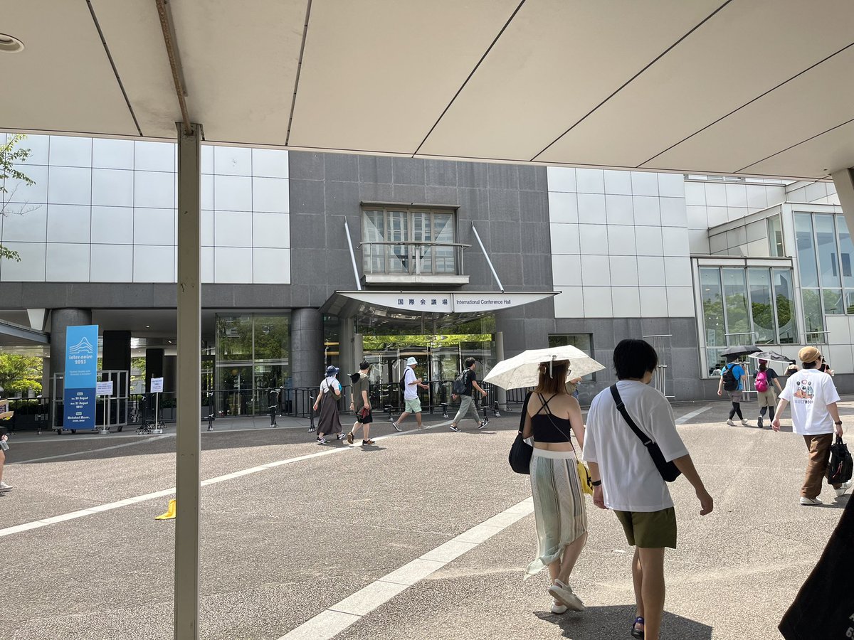 melancholy666's tweet photo. 【拡散希望】【落とし物】
サマーソニック サマソニ2023 東京
幕張メッセ ZOZOマリンスタジアム

国際会議場前の通路(写真参照)にて
ジャニーズWEST POWERバンド を拾いました。
落とされた方いらっしゃいましたらDMください。

#サマーソニック2023 
#サマソニ2023 
#ジャニーズWEST
#落とし物 https://t.co/417lGbfEr6