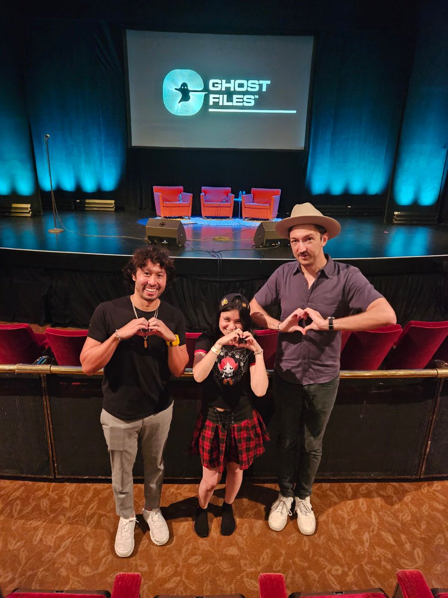 RiminaAhn's tweet photo. Thank you Ghoul Boys and the lovely Meredith for waiting for me and making sure I was there for the photos 🥺😭
Also, I'm 4'11 lmao https://t.co/EvUI0p3tzT