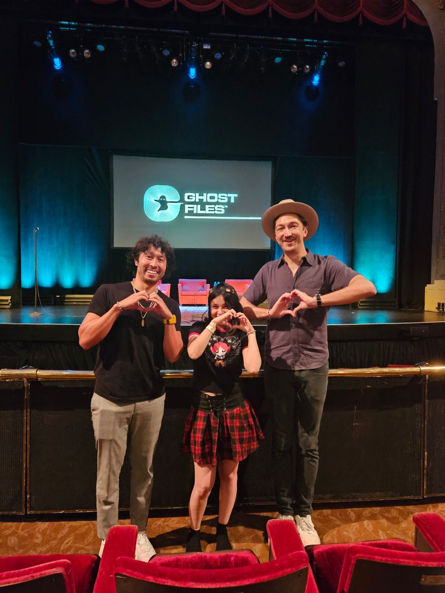 RiminaAhn's tweet photo. Thank you Ghoul Boys and the lovely Meredith for waiting for me and making sure I was there for the photos 🥺😭
Also, I'm 4'11 lmao https://t.co/EvUI0p3tzT