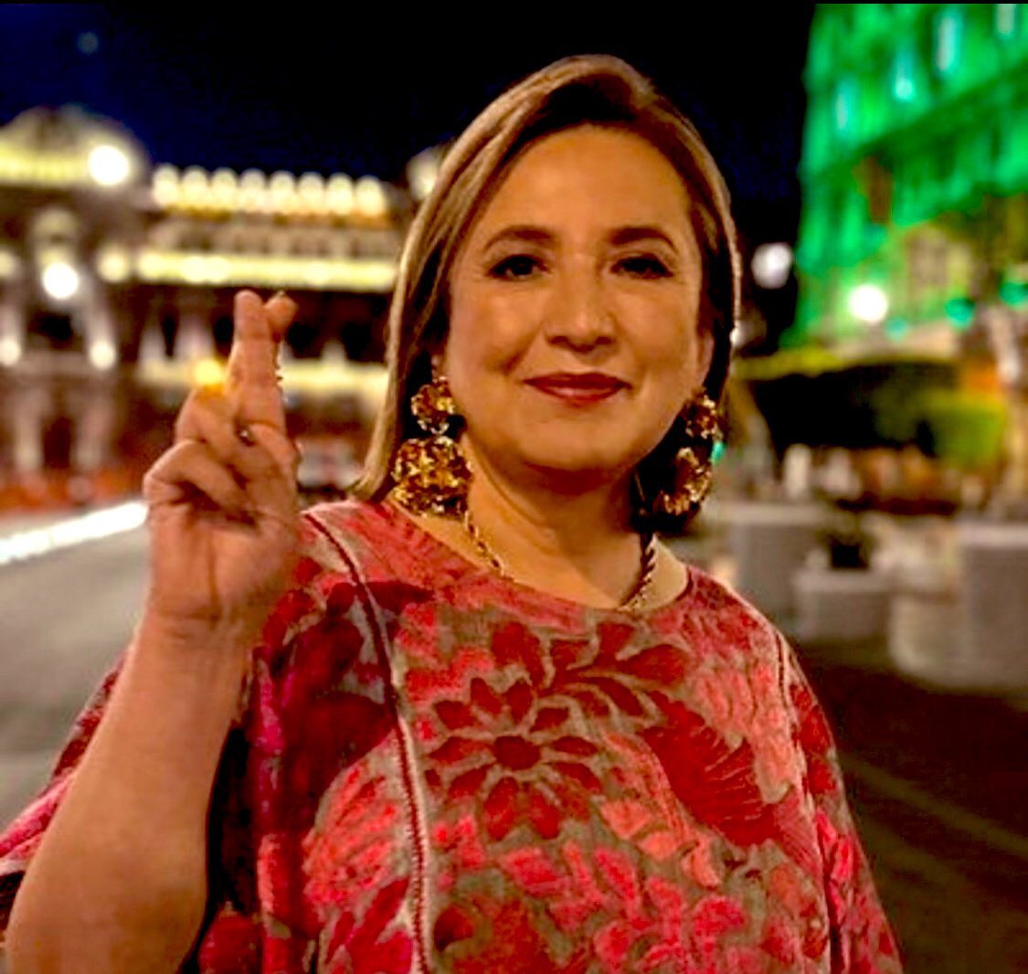 SLP_Today's tweet photo. Desde Palacio Nacional ven en Xóchitl Gálvez un riesgo real para perder la continuidad de Morena en 2024.

Es por eso que han disparado toda su maquinaria mediática en contra de ella, incluso se están involucrando en la contienda interna haciendo creer a la gente que Beatriz Paredes es mejor opción.

Comparte este tuit si estás 100% a favor de Xóchitl Gálvez, deja tus palabras de aliento, demostremos que NO somos ciudadanos mal informados y apoyamos a #XochiltGalvezPresidenta2024