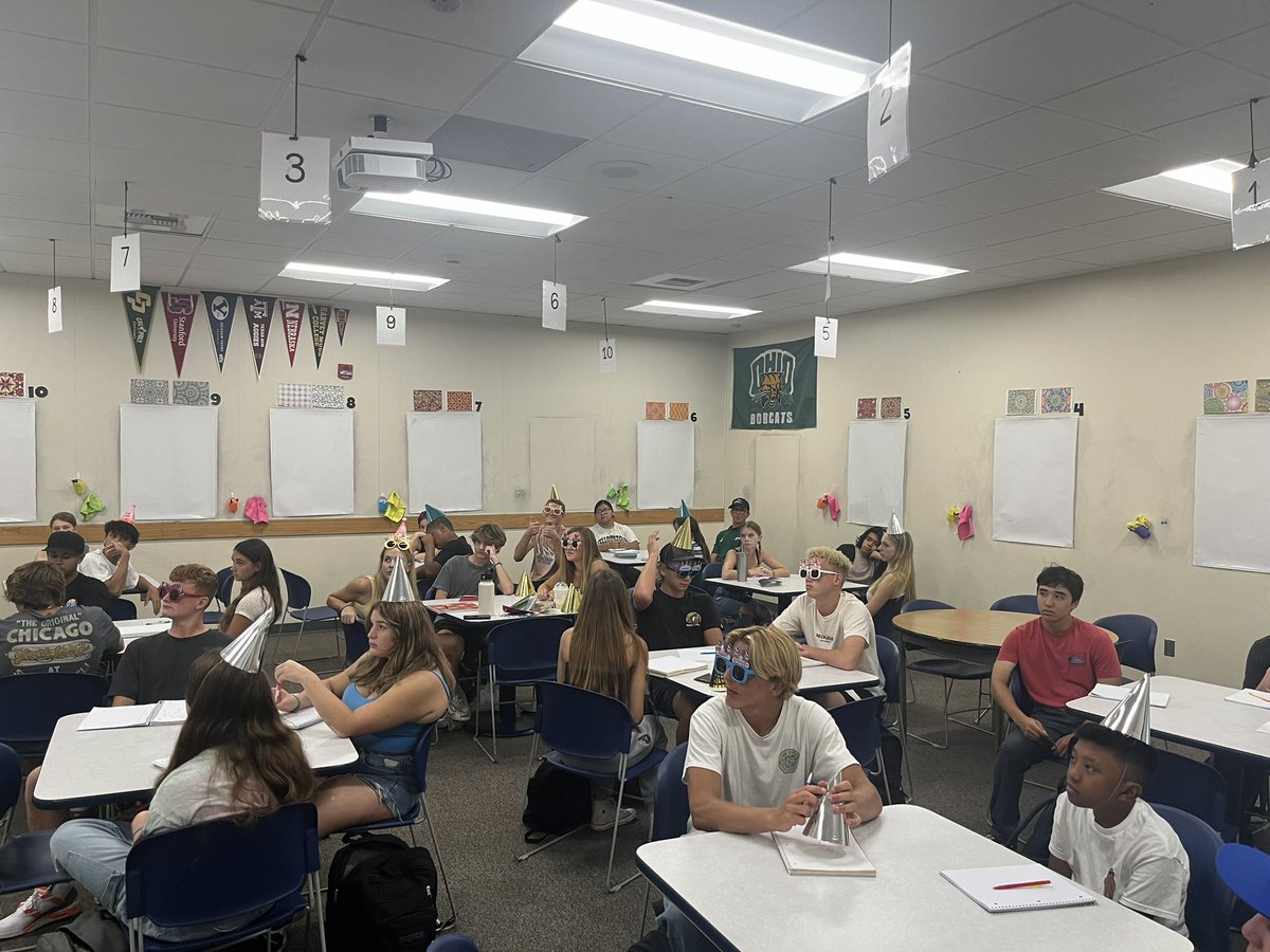 We love celebrating bdays in our class. <a href="/LetsHallDoMath/">Lauren Hall</a> #inclusionworks