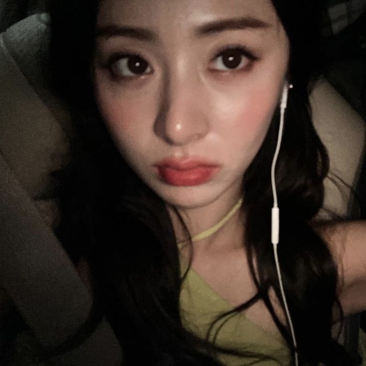[ day 5 ]

hey, i'm khyy. I'm looking for interactive moots! 

☆ filo | she/her | minor
☆ not new to #stantwt and #kpoptwt
☆ any fandom is welcome ^^
☆ multi stan

♡/↻ will be much appreciated !!
