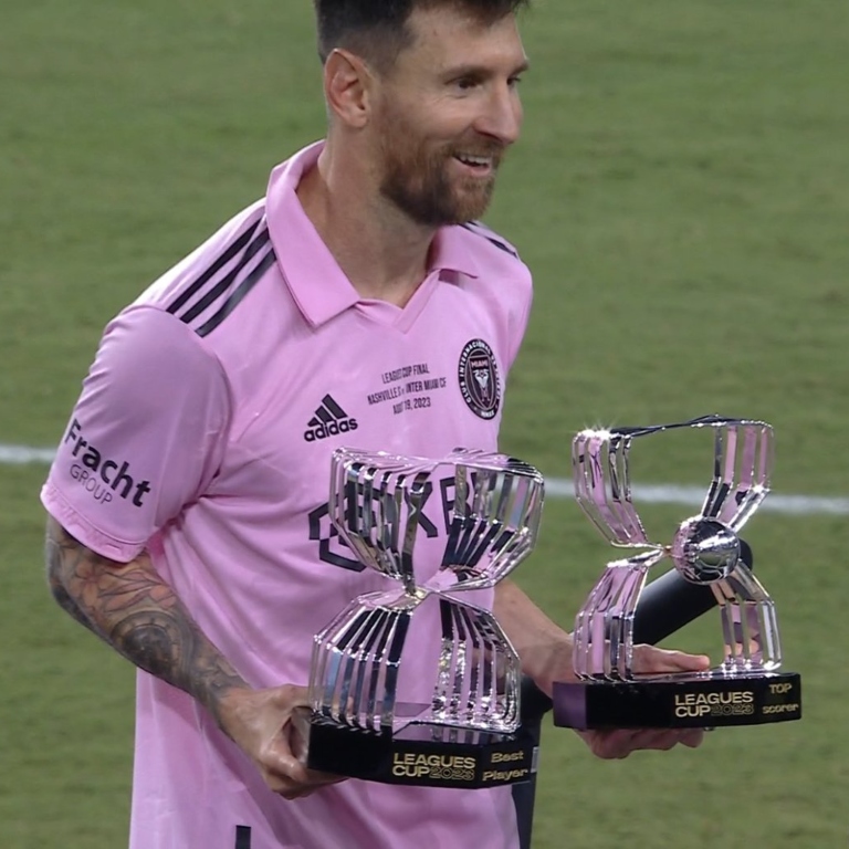 Lionel Messi en la Leagues Cup:

➤ 10 goles.
➤ 1 asistencia.
➤ 7 partidos.
➤ Campeón.
➤ Líder goleador.
➤ MVP.
➤ Marcó en todas las fases.
➤ El primer club en toda la historia del Inter Miami.

Imposible ser más decisivo que esto.

No tiene ni 1 mes en el club y ya dejó