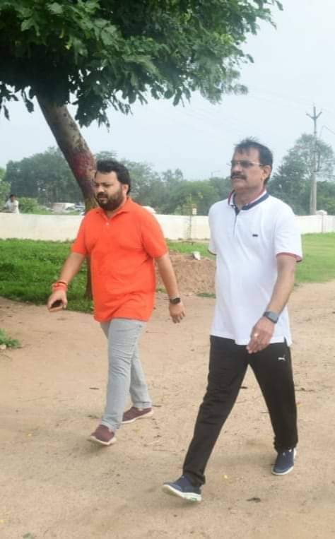 JaydeeppatelBJP's tweet photo. निंदा की बौछारों से "हुनर" ​​कहां झुकता है.
उड़ती रहे प्रचंड धुल "सूरज" कहा  छुपता है. https://t.co/F4oxjDQxoL