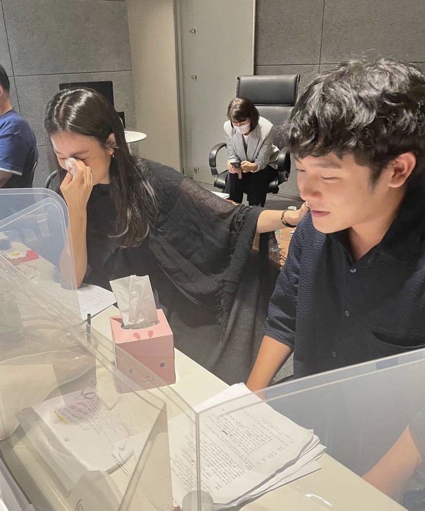 kdramadaisy's tweet image. #HanHyoJoo Instagram update with #LeeJungHa

“It feels like yesterday when I cried while reading the script. How time flies. I'm so thankful that Lee Jungha is Kim Beongseok. We laughed and cried together because of Moving. You did great my son. I'm so proud of you”

#Moving