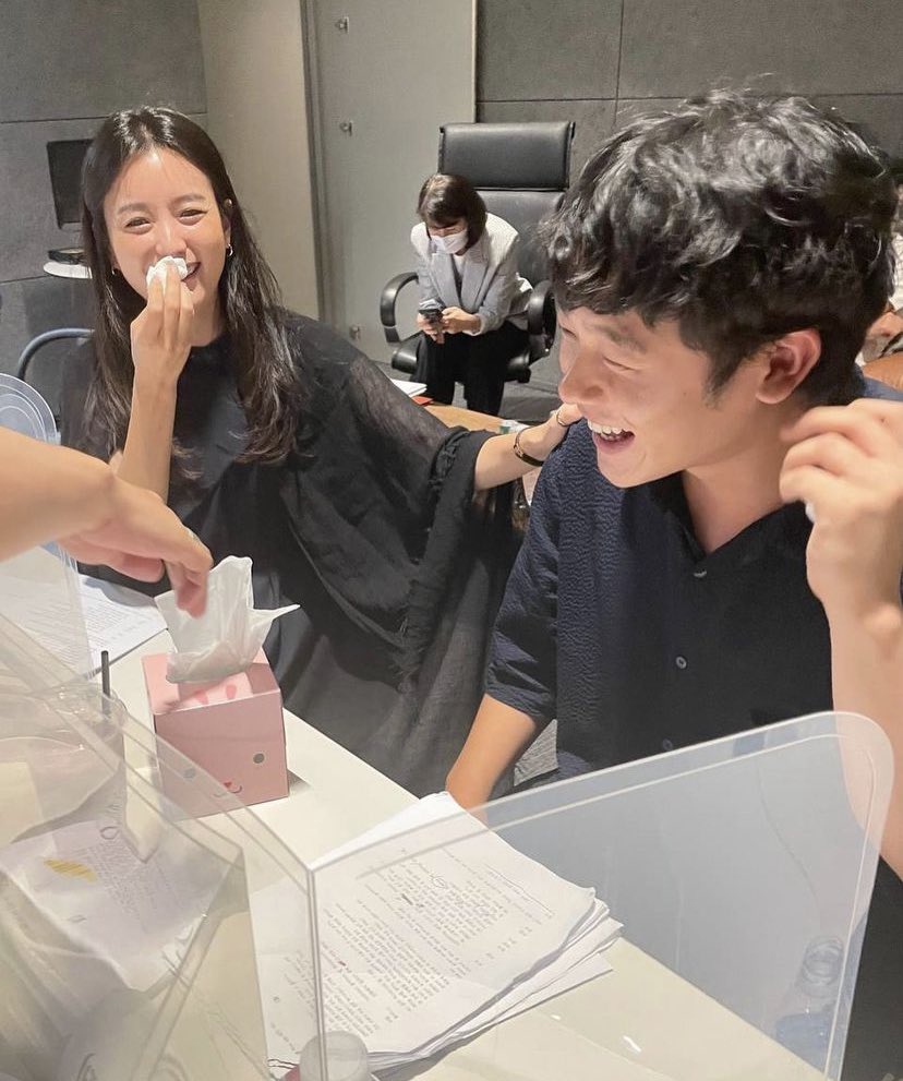 kdramadaisy's tweet image. #HanHyoJoo Instagram update with #LeeJungHa

“It feels like yesterday when I cried while reading the script. How time flies. I'm so thankful that Lee Jungha is Kim Beongseok. We laughed and cried together because of Moving. You did great my son. I'm so proud of you”

#Moving