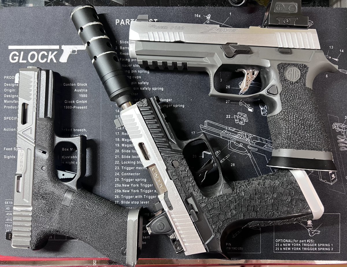 xxxyyyzzz0028's tweet photo. #P320 #GLOCK17 #AgencyArms #XFIVE
#Airsoft #silverslide https://t.co/9vsn8OvrGa